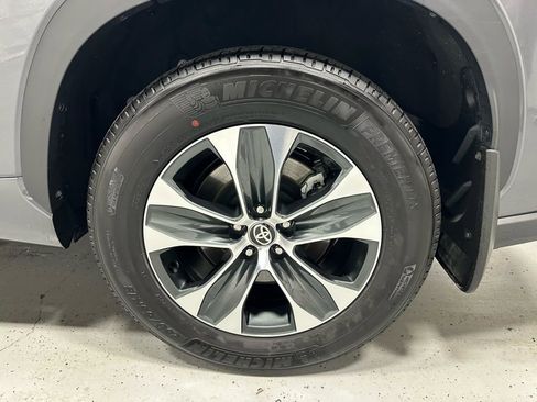 Used 2025 Toyota Highlander XLE image 68