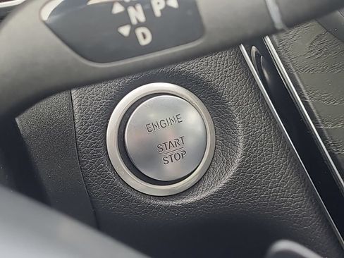 Used 2018 Mercedes-Benz GLC 300 4MATIC image 28