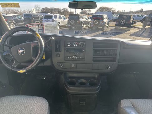Used 2009 Chevrolet Express 2500 image 31