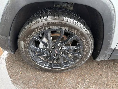 Used 2024 GMC Terrain SLE w/ Driver Convenience Package AWD/4WD image 2