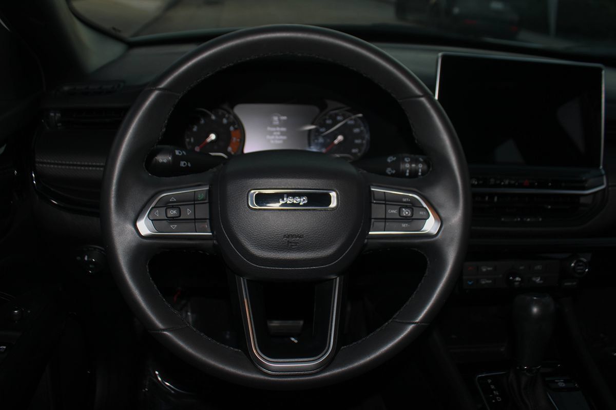 Used 2023 Jeep Compass Latitude AWD/4WD image 25