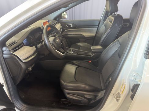 Used 2024 Jeep Compass Latitude AWD/4WD image 25