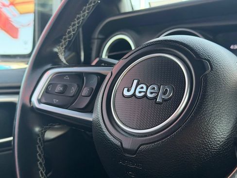 Used 2020 Jeep Wrangler Unlimited Sahara AWD/4WD image 16