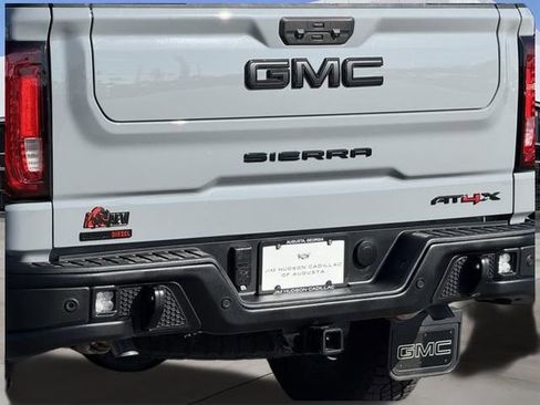 Used 2024 GMC Sierra 1500 AT4X image 10