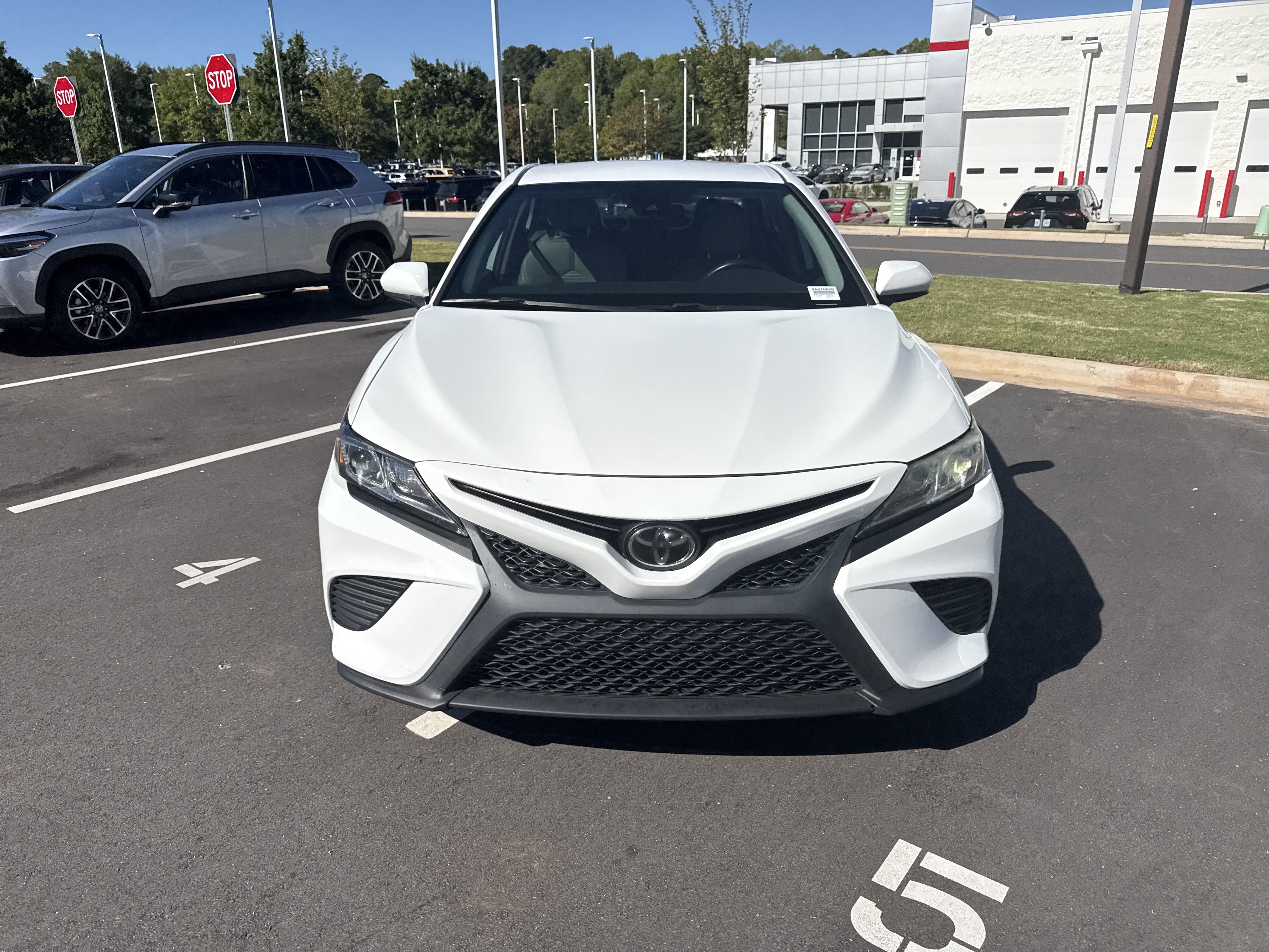 Used 2019 Toyota Camry SE FWD image 9