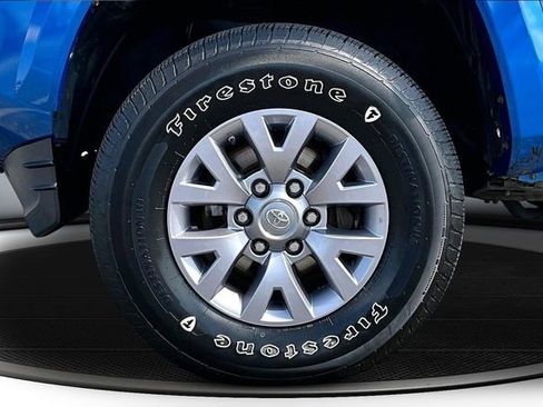 Used 2017 Toyota Tacoma SR5 image 32