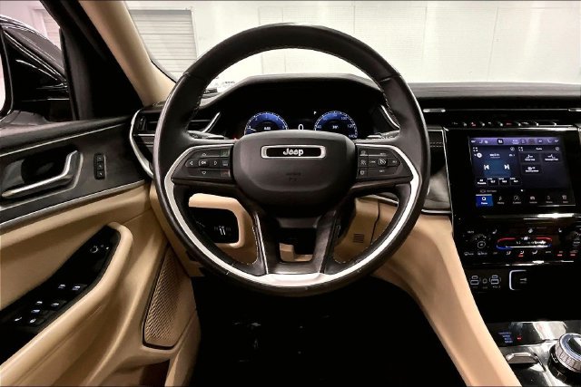 Used 2022 Jeep Grand Cherokee L Limited AWD/4WD image 6