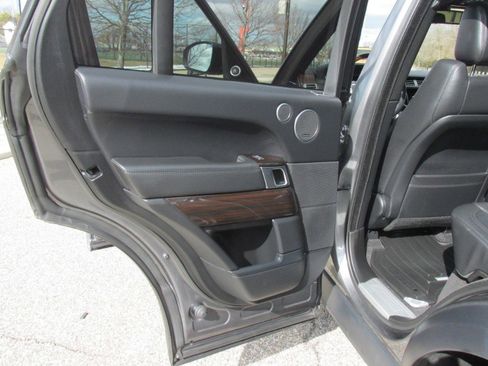 Used 2016 Land Rover Range Rover HSE image 41