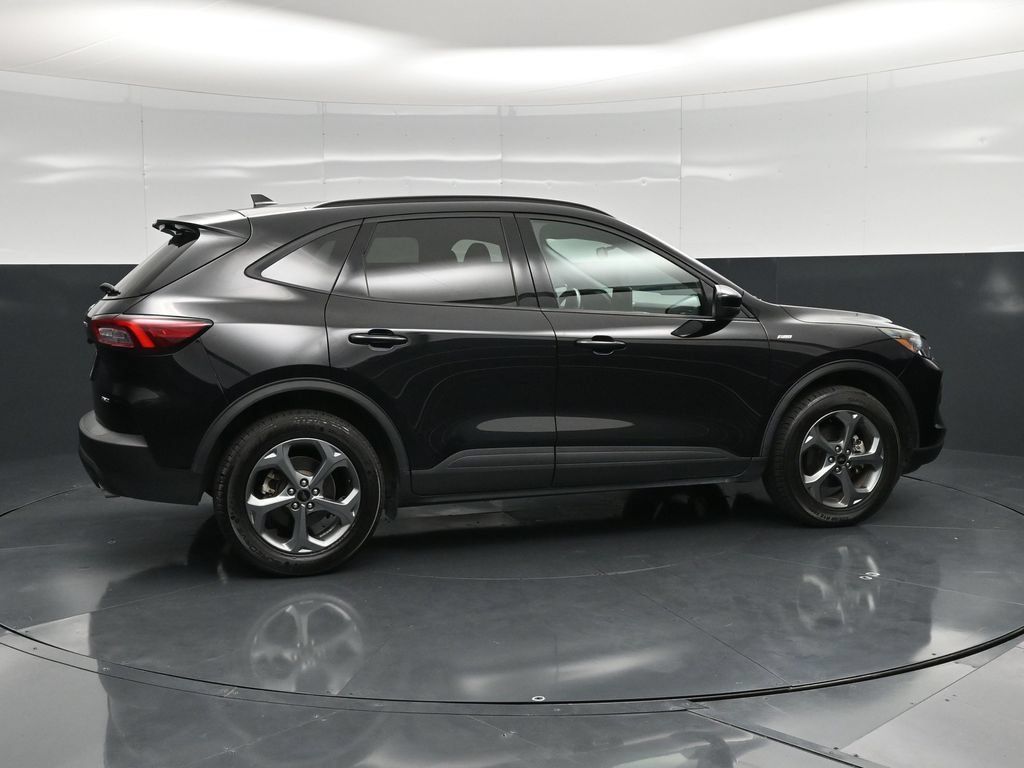 Used 2025 Ford Escape ST-Line Select AWD/4WD image 2