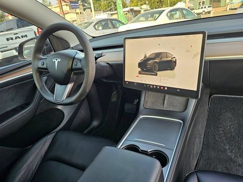 Used 2023 Tesla Model Y Long Range AWD/4WD image 11