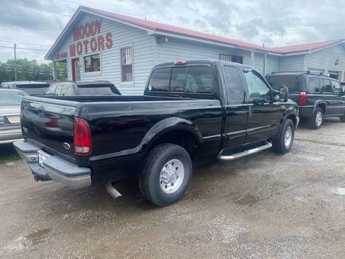 Used 2003 Ford F250 XLT image 4