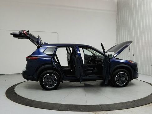 Used 2025 Nissan Rogue SV FWD image 16
