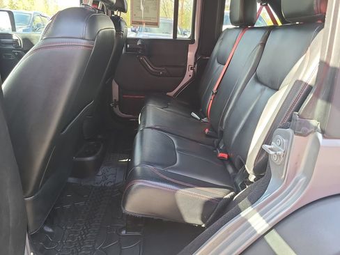 Used 2017 Jeep Wrangler Unlimited Rubicon AWD/4WD image 39