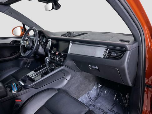 Certified 2023 Porsche Macan S AWD/4WD image 31