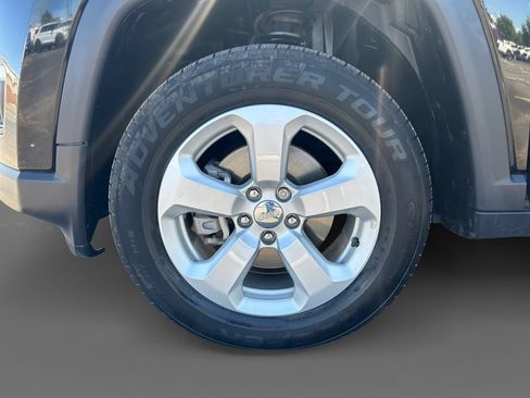 Used 2019 Jeep Compass Latitude w/ Popular Equipment Group AWD/4WD image 16