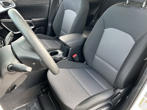 Used 2025 Kia Soul S image 19