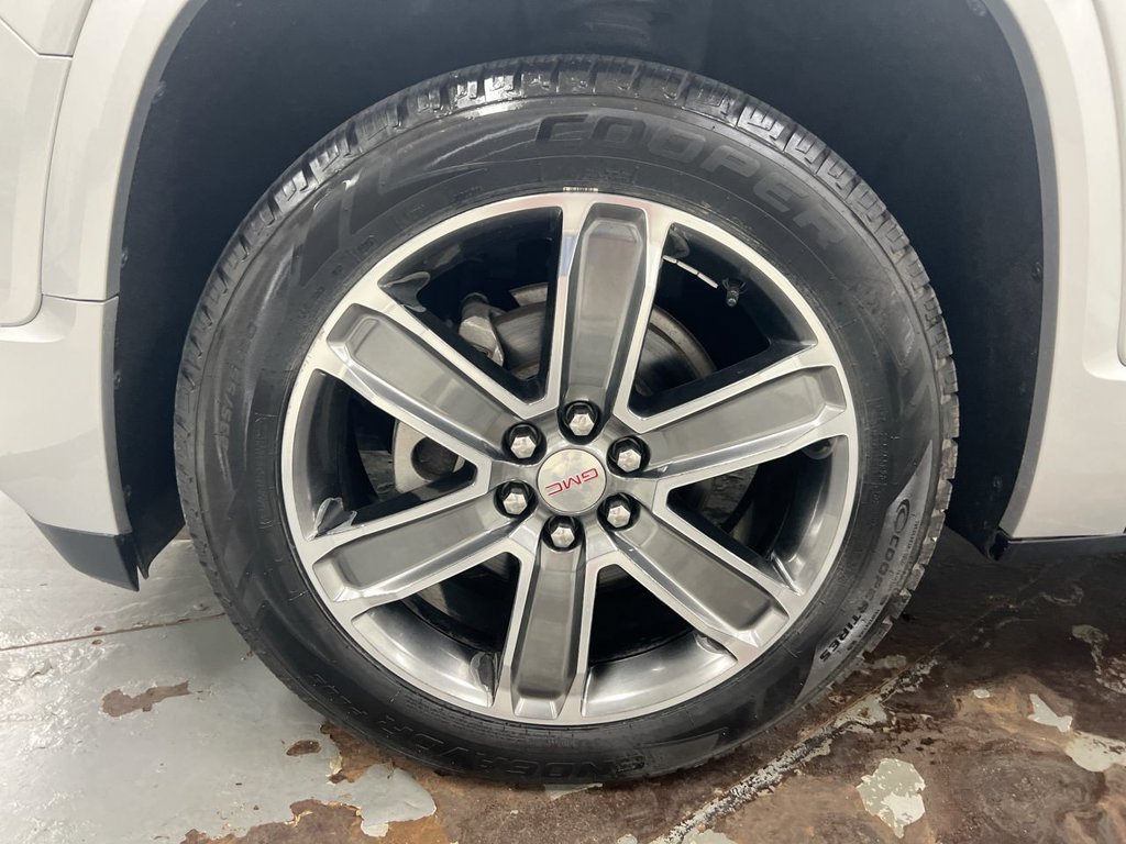 Used 2019 GMC Acadia Denali w/ Technology Package FWD image 29