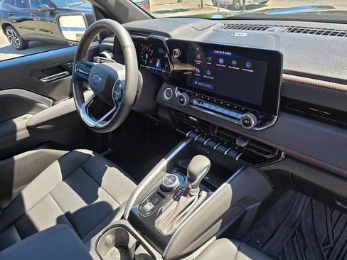Used 2025 Chevrolet Colorado Z71 w/ Technology Package AWD/4WD image 13