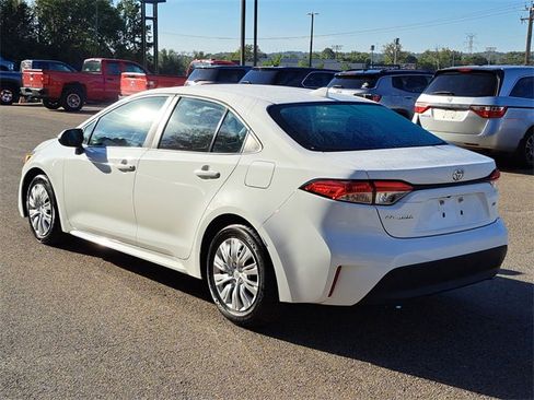 Used 2024 Toyota Corolla LE image 3