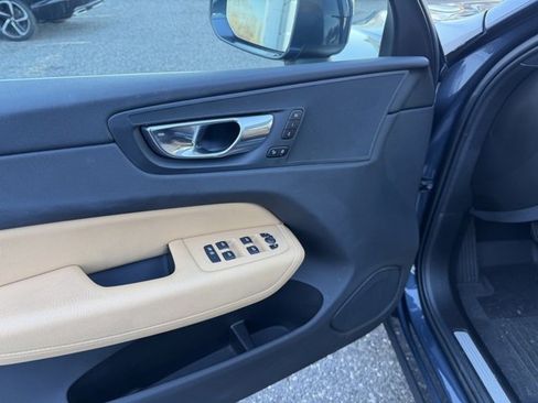 Used 2020 Volvo XC60 T6 Momentum w/ Protection Package Premier image 18