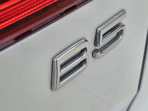 Used 2023 Volvo XC60 B5 Ultimate w/ Climate Package image 19