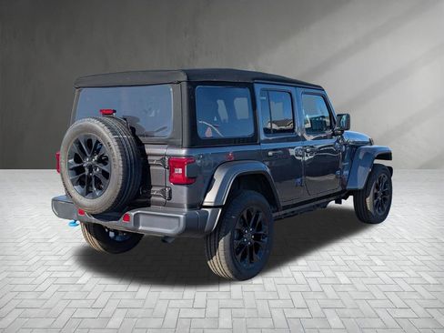 Used 2024 Jeep Wrangler Unlimited Sahara image 8