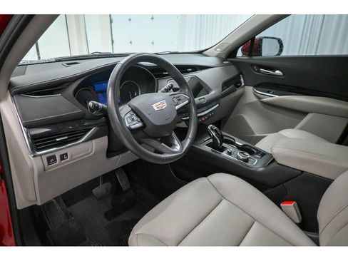 Used 2023 Cadillac XT4 Premium Luxury image 9