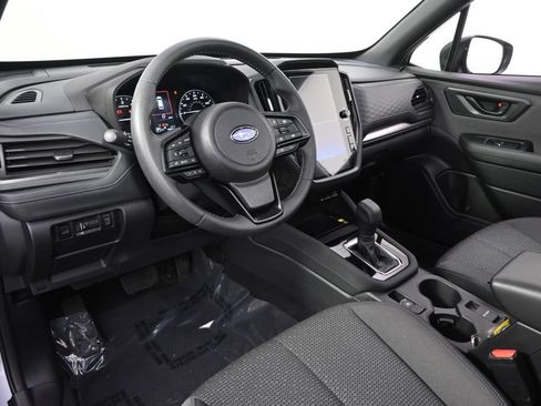 Used 2025 Subaru Forester Premium AWD/4WD image 11