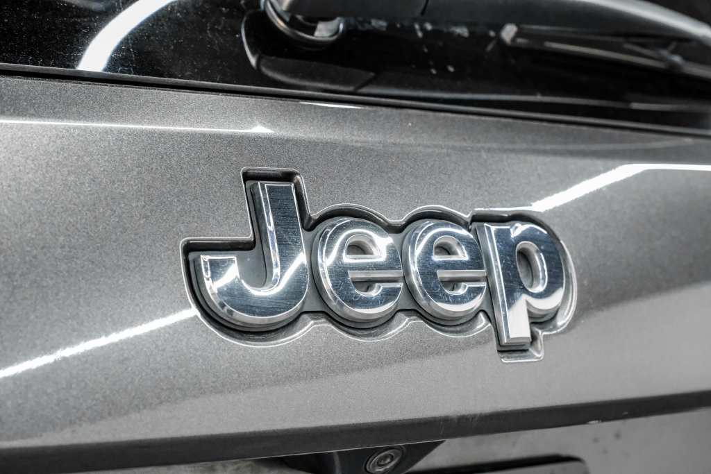 Used 2021 Jeep Grand Cherokee Summit AWD/4WD image 54
