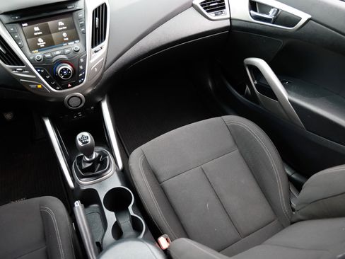 Used 2016 Hyundai Veloster image 22