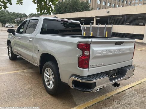 Used 2022 Chevrolet Silverado 1500 LT AWD/4WD image 3