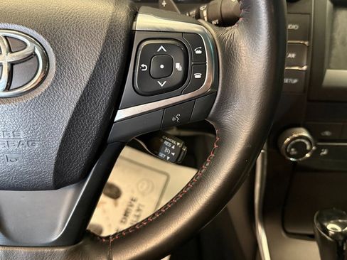 Used 2016 Toyota Camry SE image 10