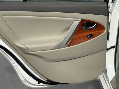 Used 2011 Toyota Camry XLE image 21