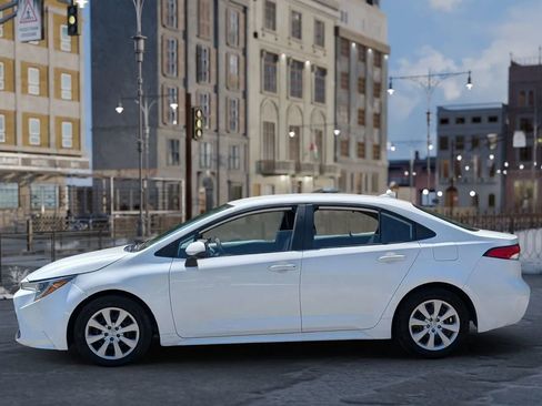 Used 2021 Toyota Corolla LE FWD image 4