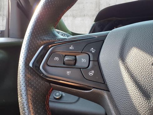 Used 2024 Chevrolet Trax RS w/ Sunroof Package FWD image 21