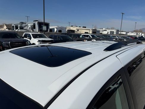 Used 2017 Toyota Sienna SE Premium image 9