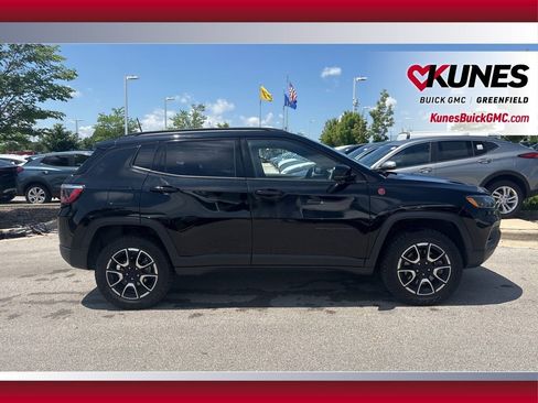 Used 2024 Jeep Compass Trailhawk image 5