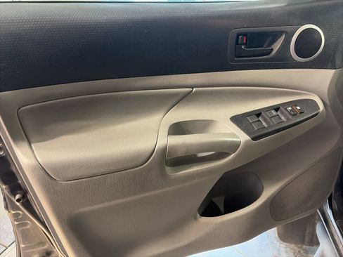 Used 2013 Toyota Tacoma PreRunner image 24