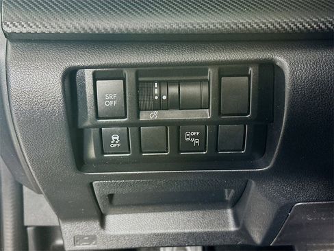 Used 2018 Subaru Crosstrek 2.0i Premium w/ Eyesight System image 10