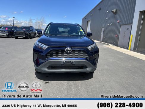 Used 2025 Toyota RAV4 XLE AWD/4WD image 2
