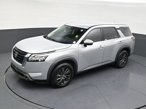Used 2022 Nissan Pathfinder S FWD image 12