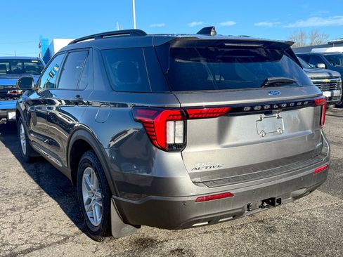 Used 2025 Ford Explorer Active image 5