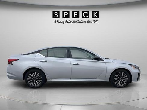 Used 2024 Nissan Altima 2.5 SV FWD image 6