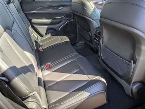 New 2025 Jeep Grand Cherokee Limited RWD image 21
