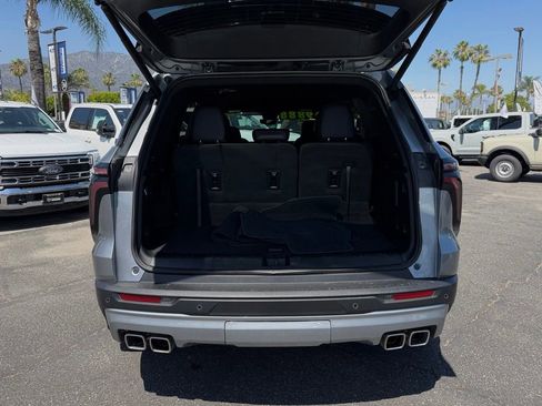 Used 2025 Chevrolet Traverse Z71 w/ Enhanced Driving Package AWD/4WD image 12