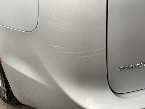 Used 2024 Chrysler Pacifica Touring-L FWD image 30