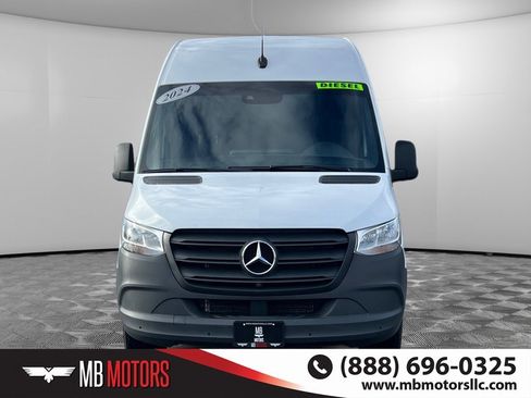 Used 2024 Mercedes-Benz Sprinter 2500 image 10