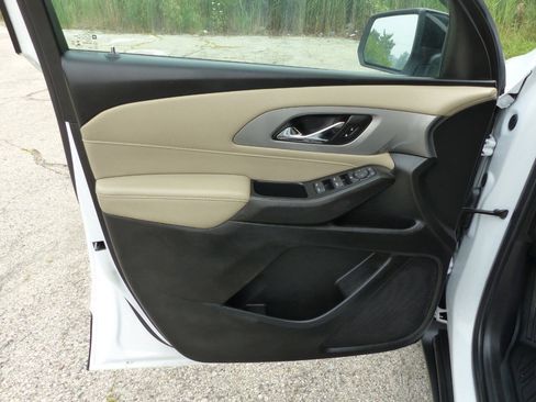 Used 2022 Chevrolet Traverse LS AWD/4WD image 18