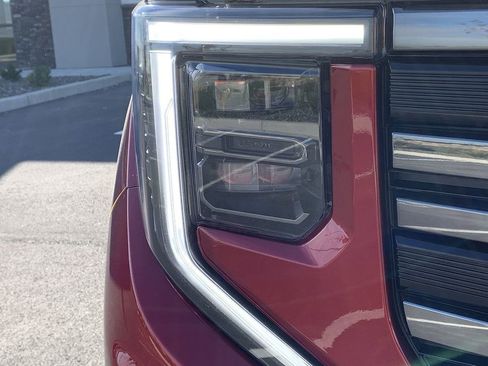 Used 2023 GMC Sierra 1500 AT4 w/ AT4 Preferred Package image 9