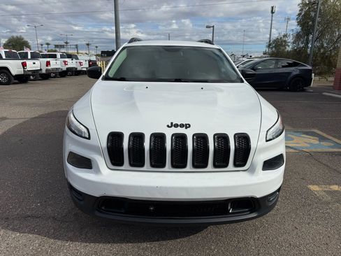 Used 2016 Jeep Cherokee Sport image 3